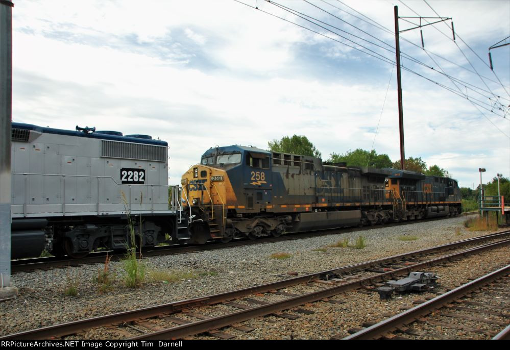 CSX 258 on M403